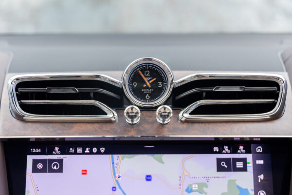 ベンテイガ ハイブリッドA 4WD 4名