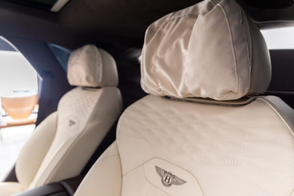 ベンテイガ ハイブリッドA 4WD 4名