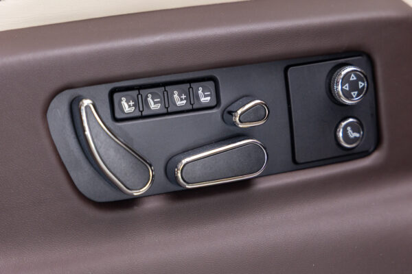 ベンテイガ ハイブリッドA 4WD 4名