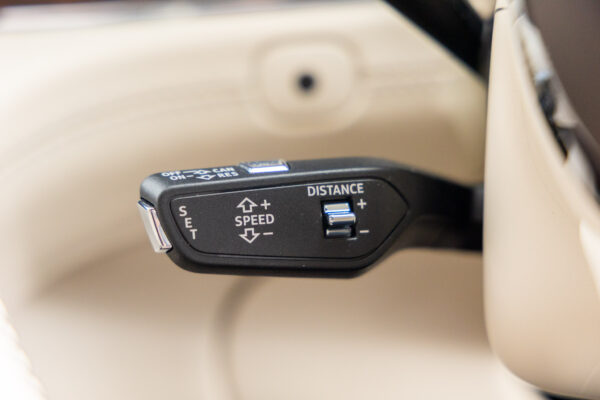 ベンテイガ ハイブリッドA 4WD 4名