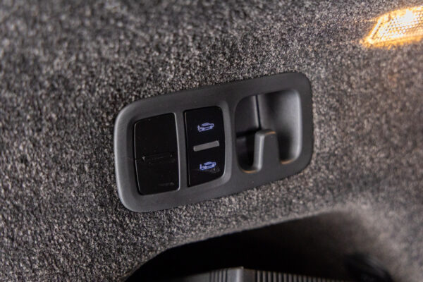 ベンテイガ ハイブリッドA 4WD 4名