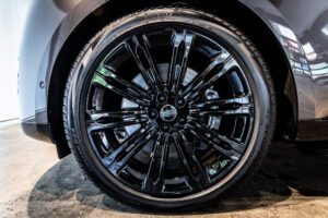 レンジローバー オートバイオグラフィー 4.4L P530 LWB 4WD