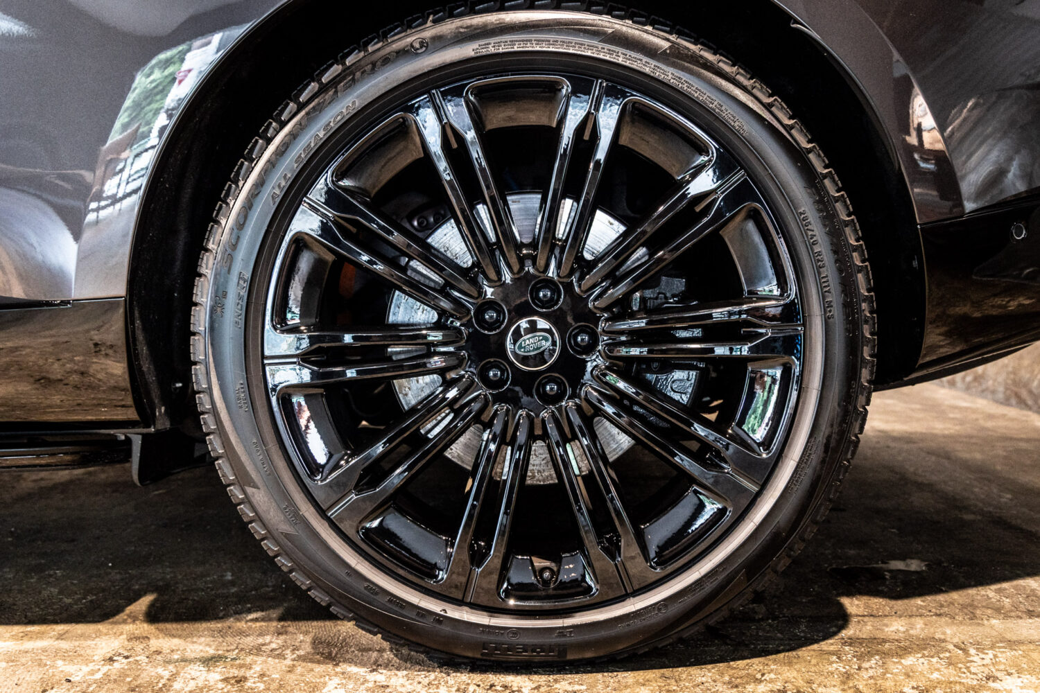 レンジローバー オートバイオグラフィー 4.4L P530 LWB 4WD