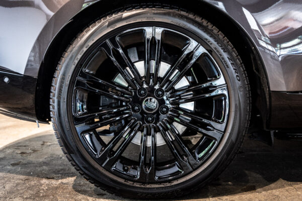 レンジローバー オートバイオグラフィー 4.4L P530 LWB 4WD