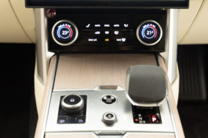 レンジローバー オートバイオグラフィー 4.4L P530 LWB 4WD