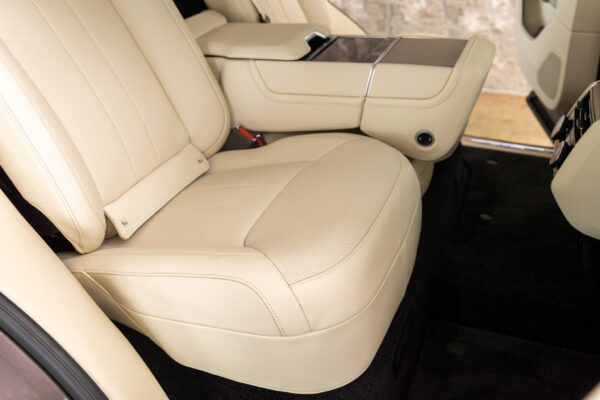 レンジローバー オートバイオグラフィー 4.4L P530 LWB 4WD