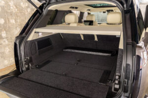レンジローバー オートバイオグラフィー 4.4L P530 LWB 4WD
