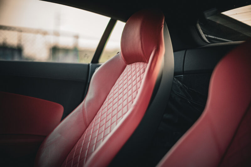 アウディ・R8(2016)ヒストリーの911か、ドラマチックのR8か