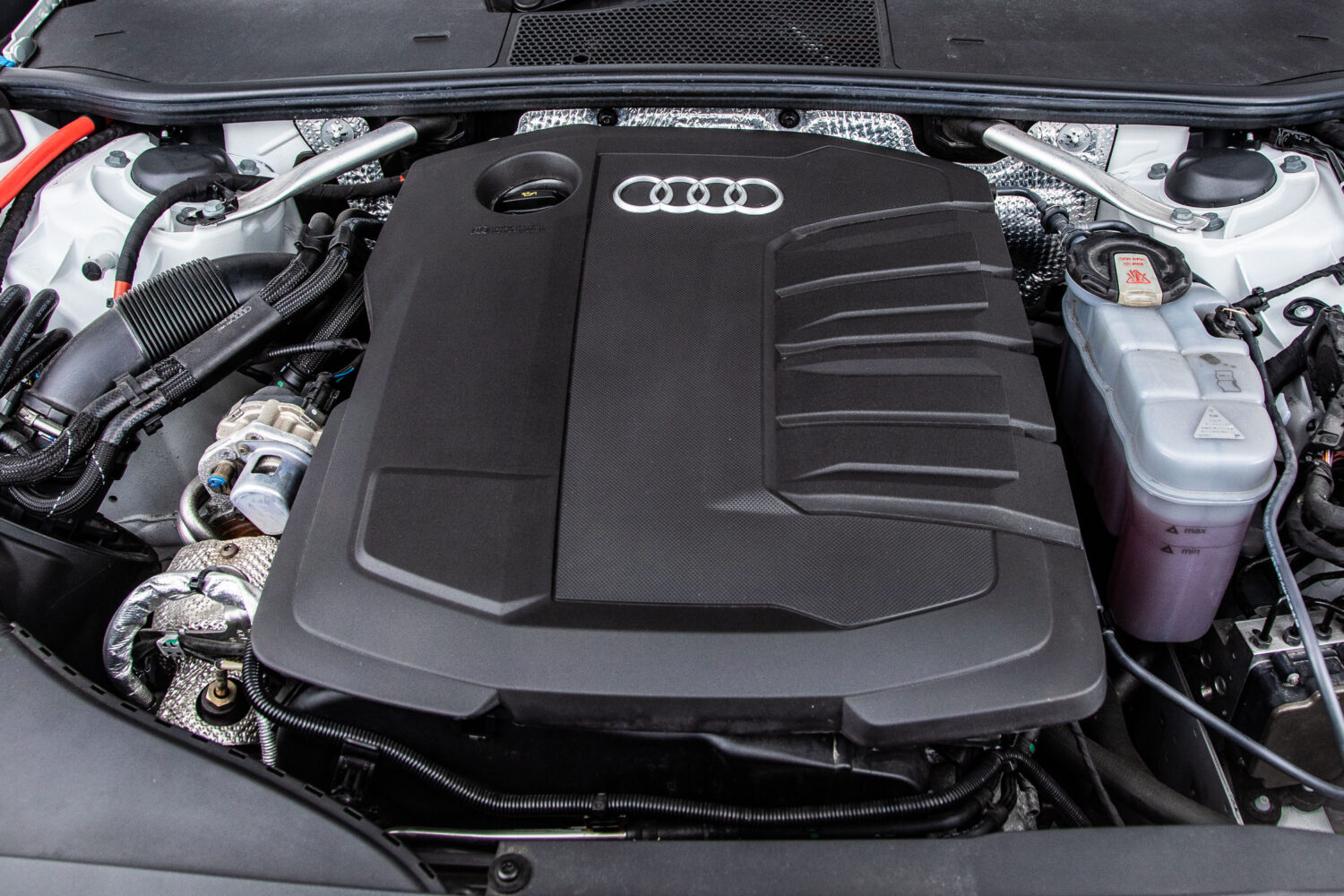 A6 クワトロ スポーツ Sライン ディーゼルターボ 4WD　ディーラー整備記録簿6枚 レザーシート
