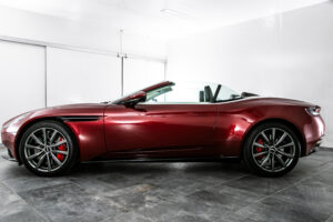 DB11ヴォランテ V8 ディアボロレッド 赤幌 ブラウンレザー