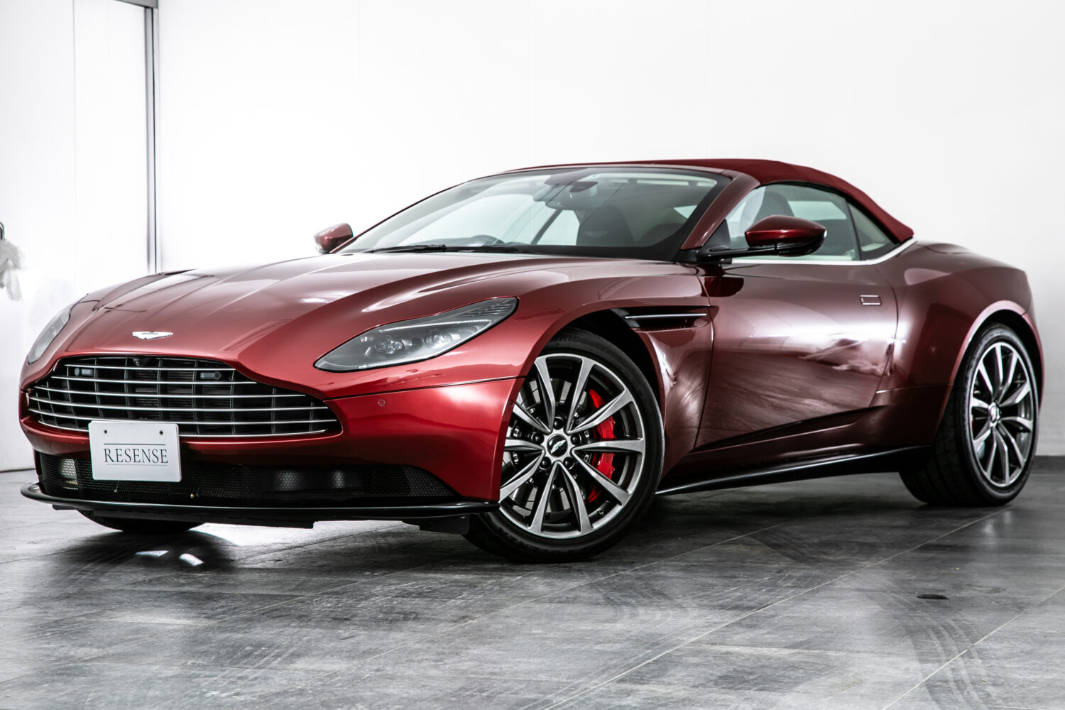 DB11ヴォランテ V8 ディアボロレッド 赤幌 ブラウンレザー