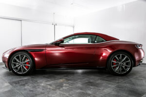 DB11ヴォランテ V8 ディアボロレッド 赤幌 ブラウンレザー