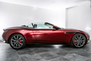 DB11ヴォランテ V8 ディアボロレッド 赤幌 ブラウンレザー