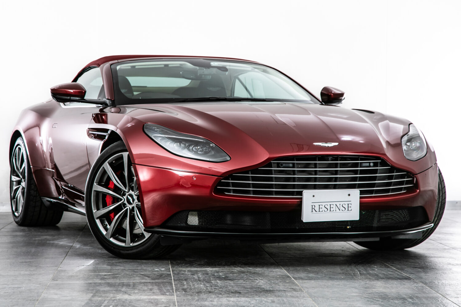 DB11ヴォランテ V8 ディアボロレッド 赤幌 ブラウンレザー