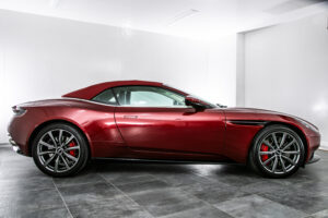 DB11ヴォランテ V8 ディアボロレッド 赤幌 ブラウンレザー