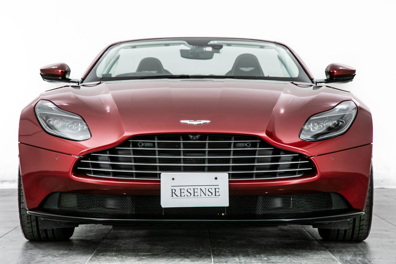 DB11ヴォランテ V8 ディアボロレッド 赤幌 ブラウンレザー