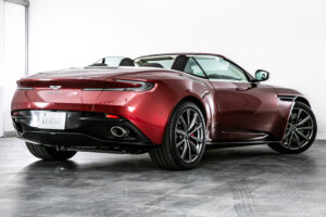 DB11ヴォランテ V8 ディアボロレッド 赤幌 ブラウンレザー