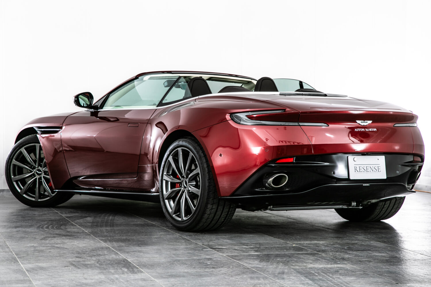 DB11ヴォランテ V8 ディアボロレッド 赤幌 ブラウンレザー