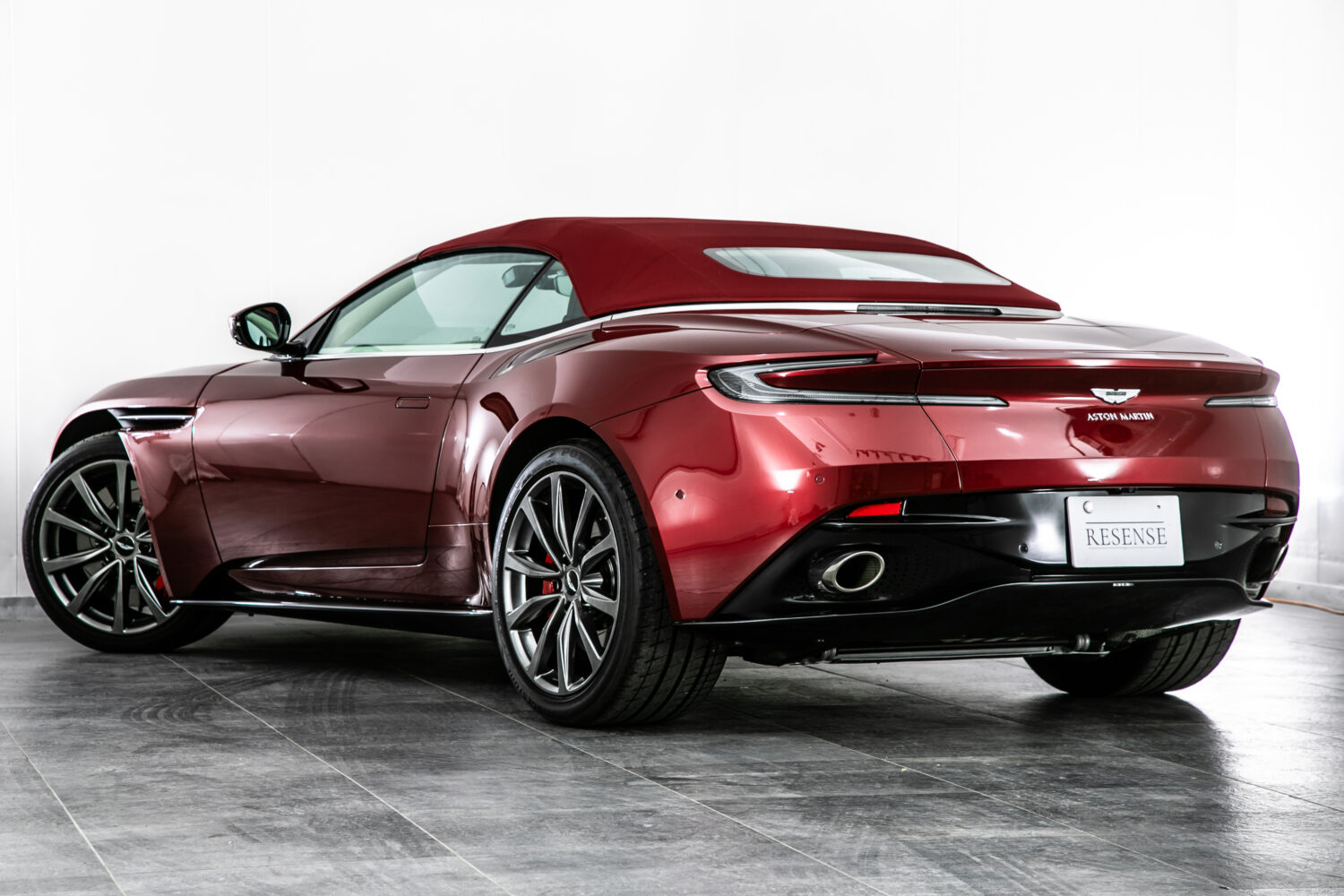 DB11ヴォランテ V8 ディアボロレッド 赤幌 ブラウンレザー