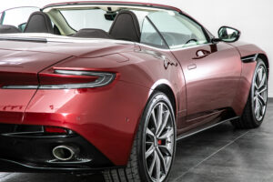 DB11ヴォランテ V8 ディアボロレッド 赤幌 ブラウンレザー