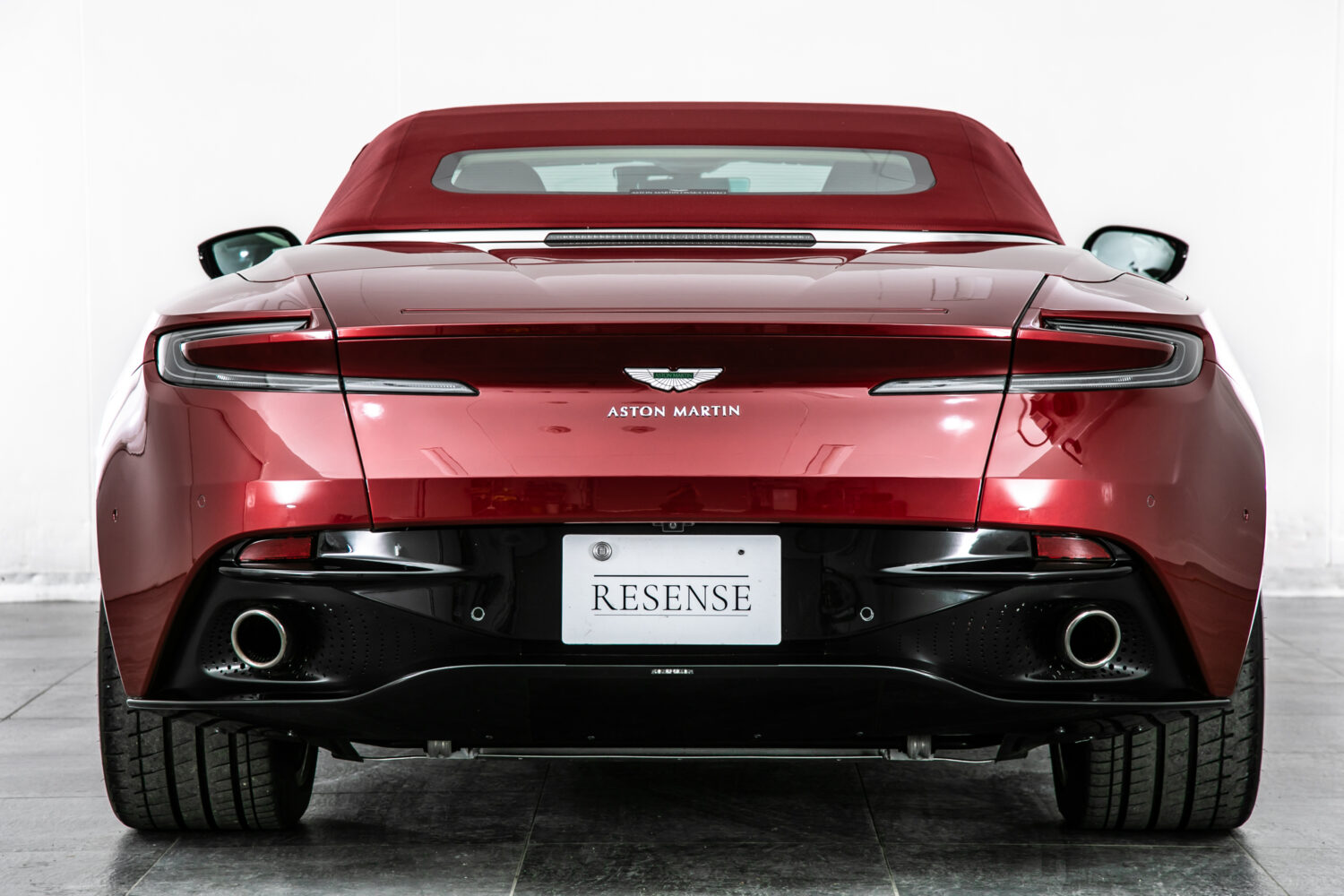 DB11ヴォランテ V8 ディアボロレッド 赤幌 ブラウンレザー