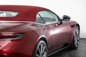 DB11ヴォランテ V8 ディアボロレッド 赤幌 ブラウンレザー