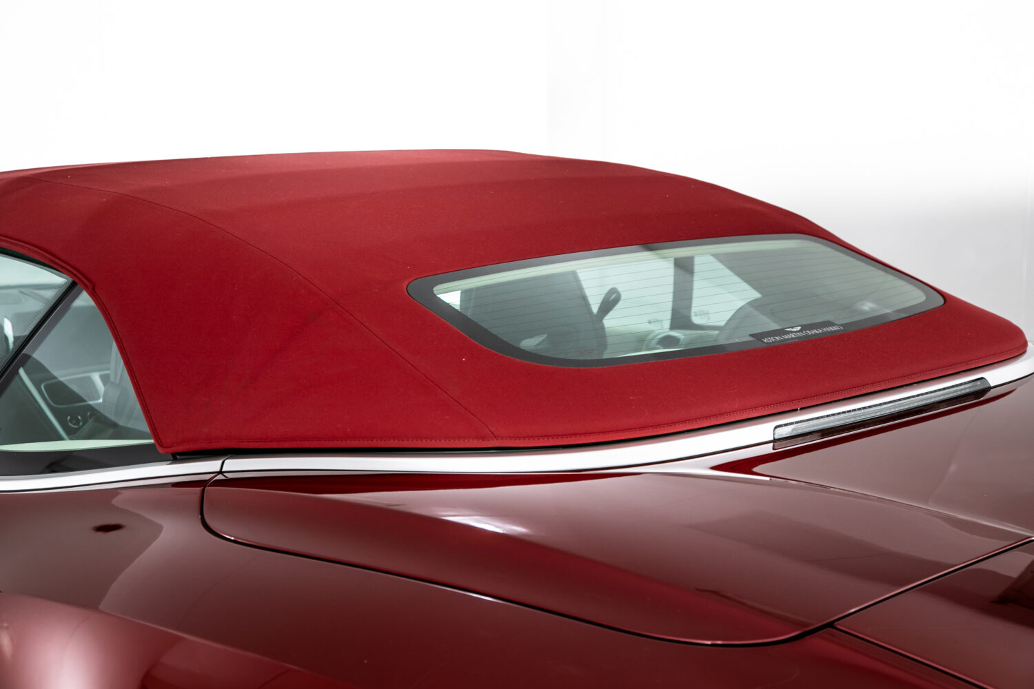 DB11ヴォランテ V8 ディアボロレッド 赤幌 ブラウンレザー