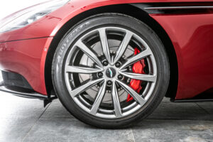 DB11ヴォランテ V8 ディアボロレッド 赤幌 ブラウンレザー