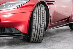 DB11ヴォランテ V8 ディアボロレッド 赤幌 ブラウンレザー