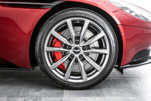 DB11ヴォランテ V8 ディアボロレッド 赤幌 ブラウンレザー