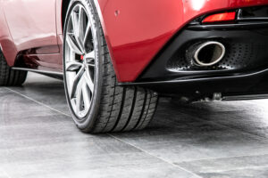 DB11ヴォランテ V8 ディアボロレッド 赤幌 ブラウンレザー