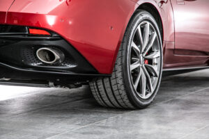 DB11ヴォランテ V8 ディアボロレッド 赤幌 ブラウンレザー