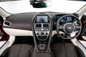 DB11ヴォランテ V8 ディアボロレッド 赤幌 ブラウンレザー
