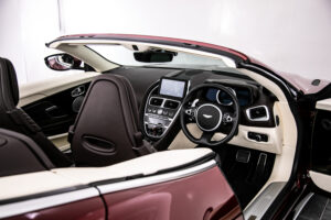 DB11ヴォランテ V8 ディアボロレッド 赤幌 ブラウンレザー