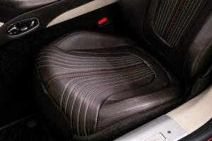 DB11ヴォランテ V8 ディアボロレッド 赤幌 ブラウンレザー