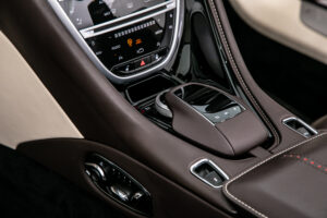 DB11ヴォランテ V8 ディアボロレッド 赤幌 ブラウンレザー