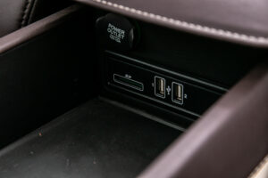 DB11ヴォランテ V8 ディアボロレッド 赤幌 ブラウンレザー