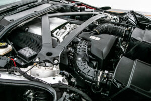 DB11ヴォランテ V8 ディアボロレッド 赤幌 ブラウンレザー