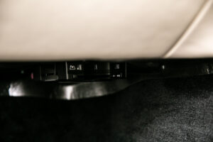 DB11ヴォランテ V8 ディアボロレッド 赤幌 ブラウンレザー
