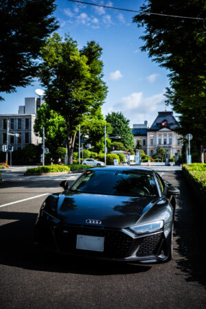 アウディ・R8（4WD/7AT）ヒストリーの911か、ドラマチックのR8か