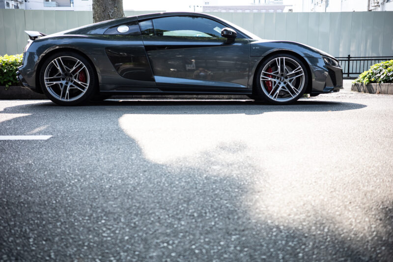 アウディ・R8（4WD/7AT）ヒストリーの911か、ドラマチックのR8か