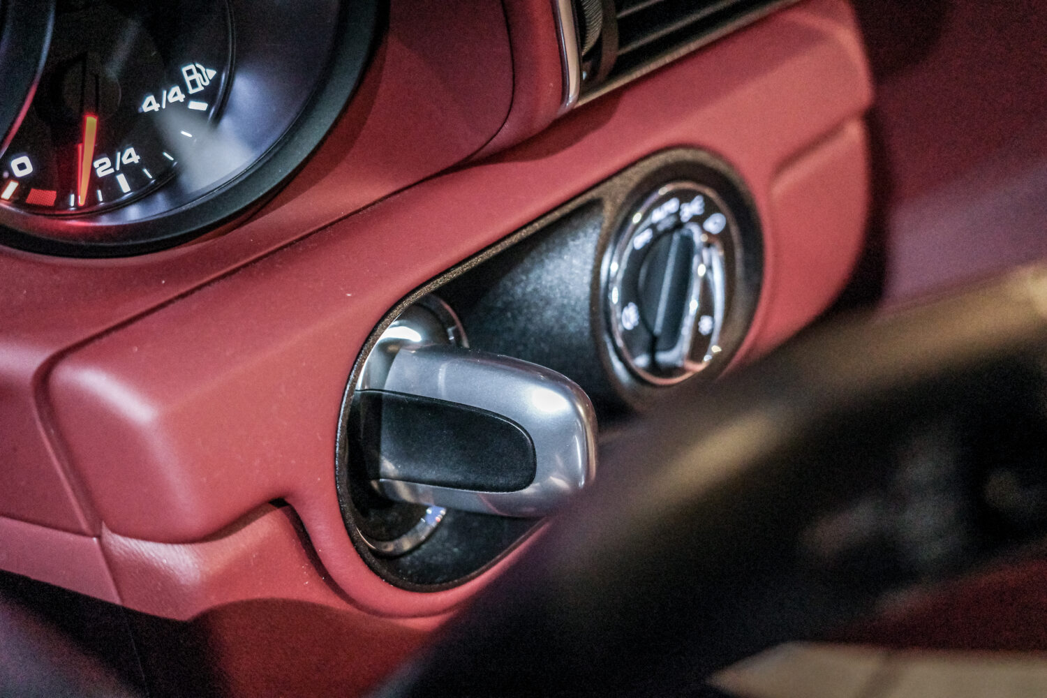ポルシェ・911カレラ4（4WD/7MT）指名買いの一台