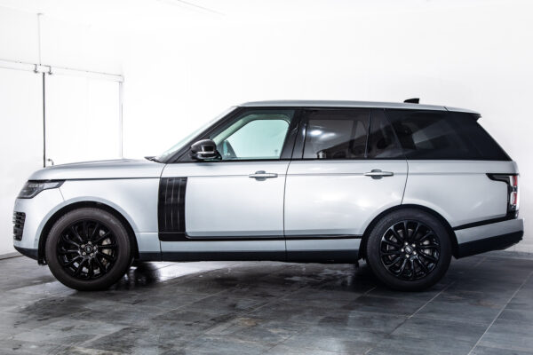 レンジローバーヴォーグ (3.0リッター/340ps) 4WD レザーシート