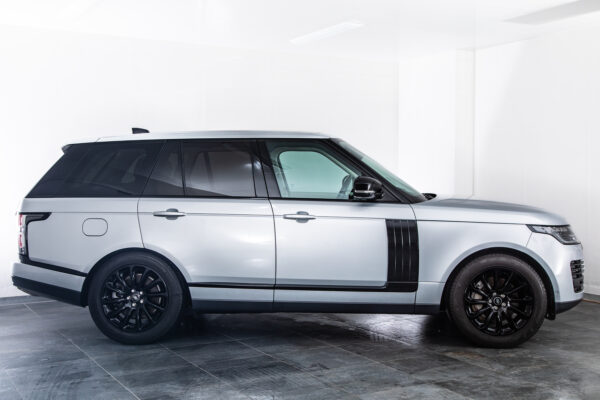 レンジローバーヴォーグ (3.0リッター/340ps) 4WD レザーシート