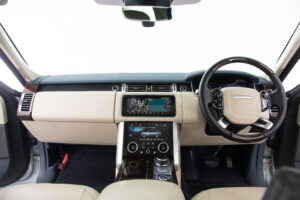 レンジローバーヴォーグ (3.0リッター/340ps) 4WD　レザーシート