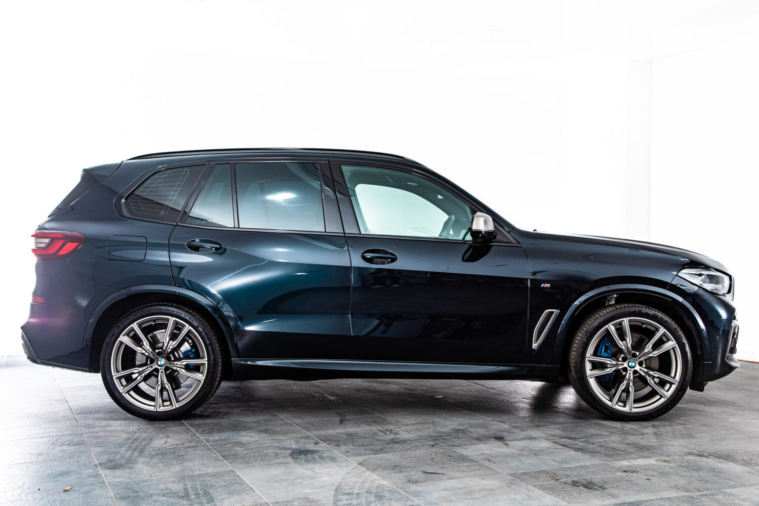 X5 M50i ドライビング ダイナミクス パッケージ 4WD　走行6700km HUD ワイヤレス充電