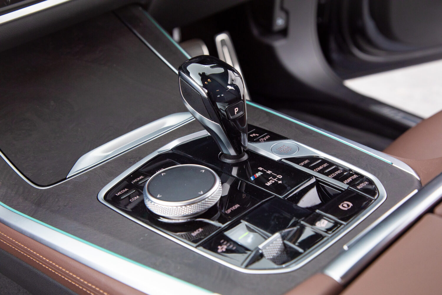 X5 M50i ドライビング ダイナミクス パッケージ 4WD　走行6700km HUD ワイヤレス充電