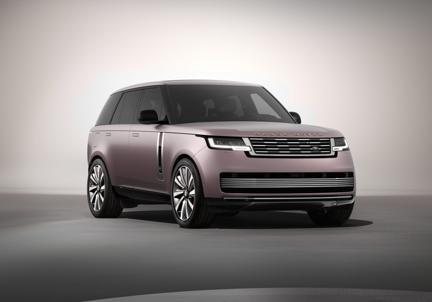 ◆RANGE ROVER／レンジローバー◆クリスタルガラス◆置き物◆FRANCE 12台の限定モデル レンジローバーSV 都市のワンシーンを切り取った