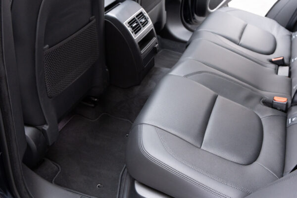 Fペイス S 2.0L D200 4WD
