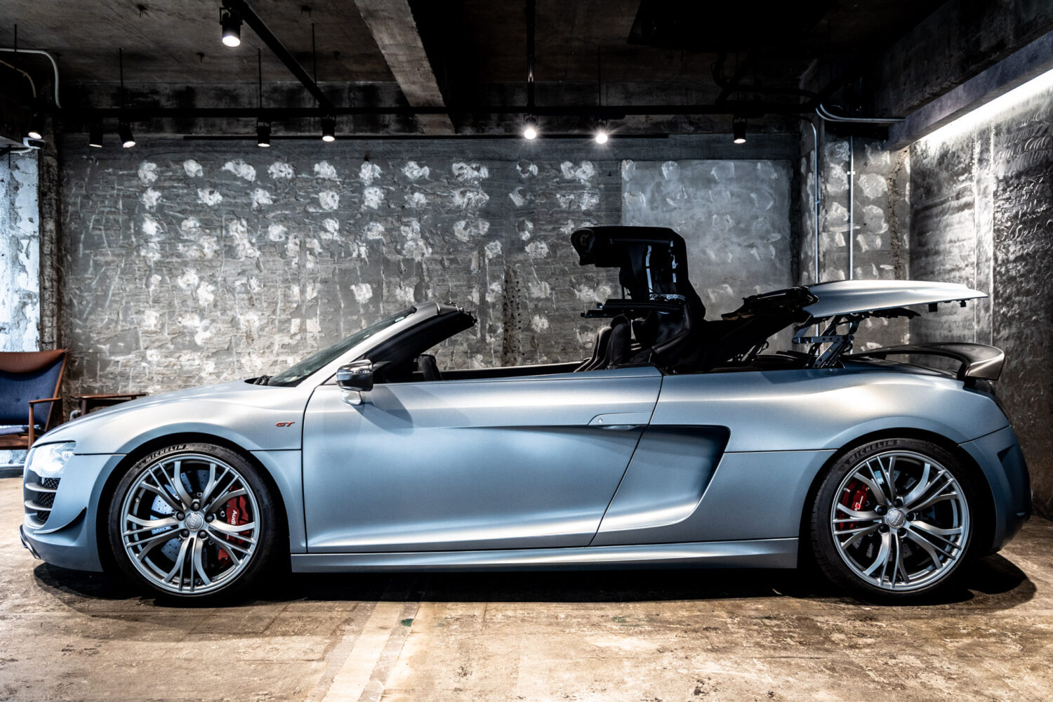 R8スパイダー GT 4WD 左H